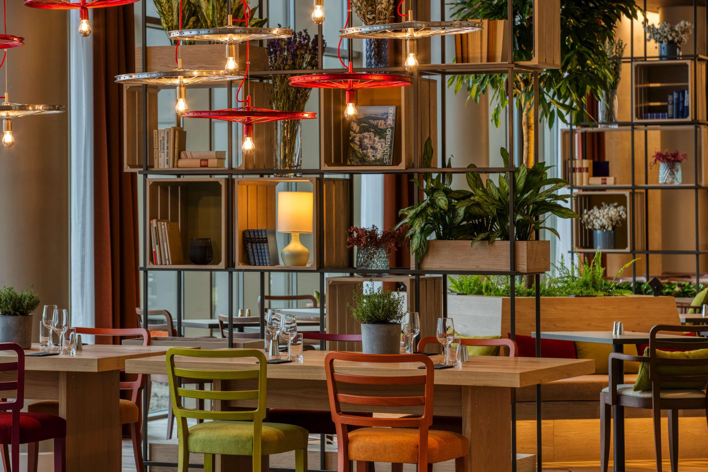 Intercityhotel Amsterdam Schiphol Airport 4*